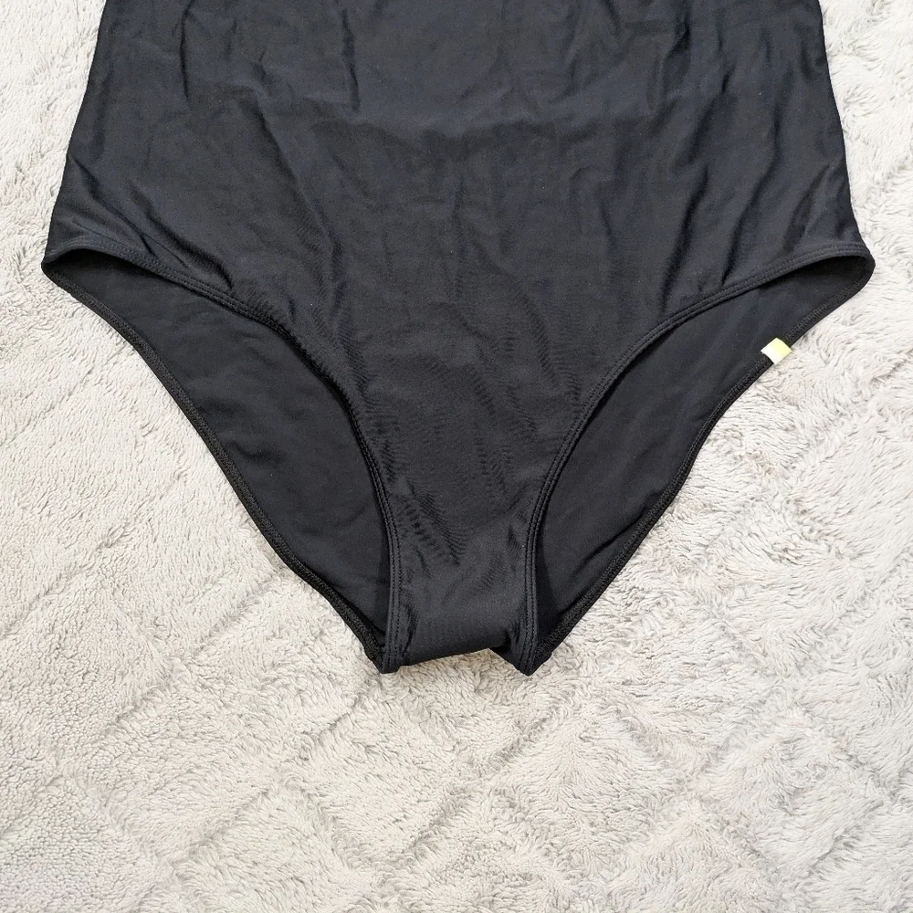 Summersalt Swimsuit Women's 18 Black White Contrast Strap Backflip One Piece